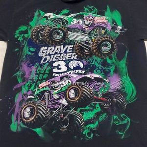 Grave digger 30th anniversary vintage t-shirt & Moster jam Ball cap since 1980